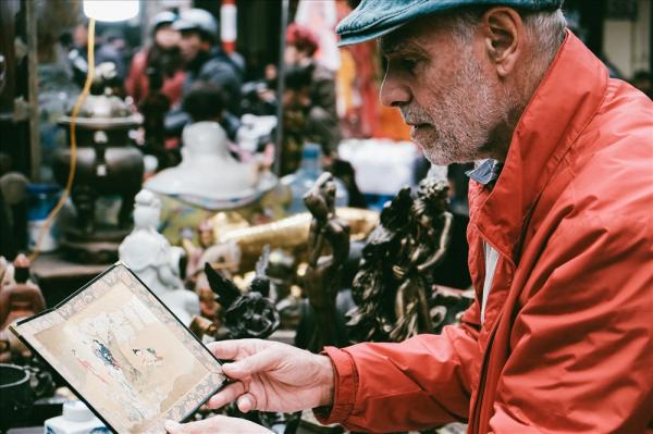 Những món đồ khó định giá ở phiên chợ đồ cổ giữa thủ đô - 2 Những món đồ khó định giá ở phiên chợ đồ cổ giữa thủ đô - 2