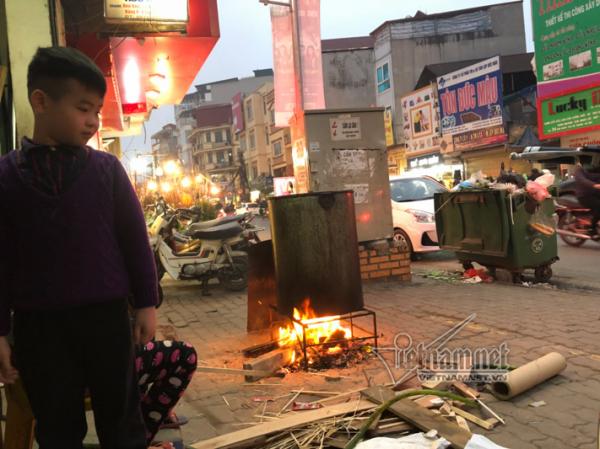 Nồi bánh chưng đỏ lửa khắp phố Hà Nội - 8 Nồi bánh chưng đỏ lửa khắp phố Hà Nội - 8