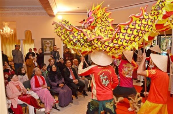 Rộn ràng Tết cộng đồng của kiều bào khắp năm châu - 0 Rộn ràng Tết cộng đồng của kiều bào khắp năm châu - 0