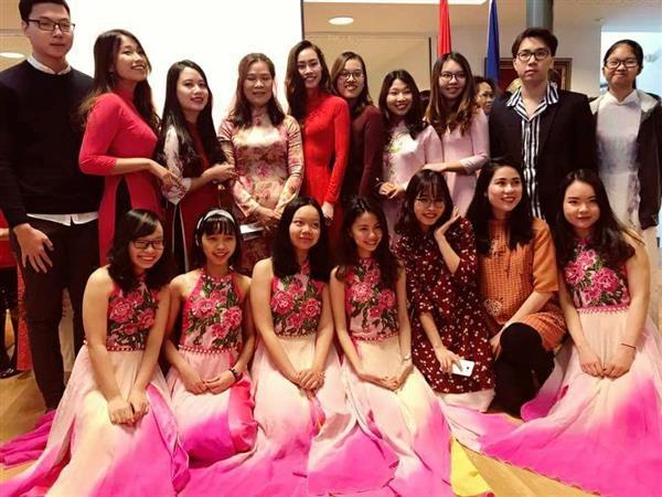 Rộn ràng Tết cộng đồng của kiều bào khắp năm châu - 1 Rộn ràng Tết cộng đồng của kiều bào khắp năm châu - 1