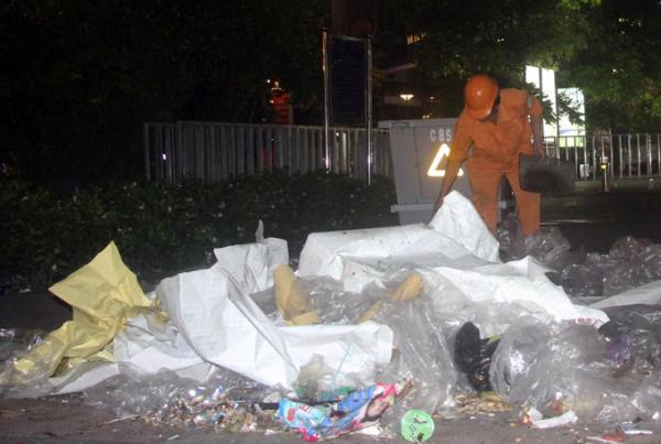 Biển rác ở trung tâm Sài Gòn sau màn pháo hoa đêm giao thừa - 6