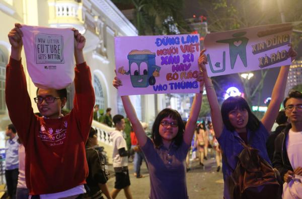 Biển rác ở trung tâm Sài Gòn sau màn pháo hoa đêm giao thừa - 8