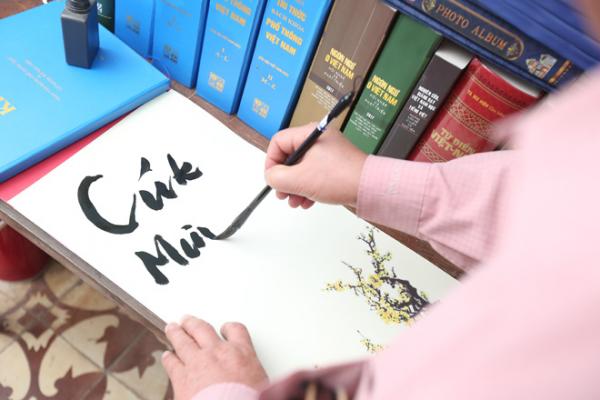 PGS Bùi Hiền khai bút bằng chữ cải tiến tiếw Việt, dân mạng toát mồ hôi không dịch nổi - 5