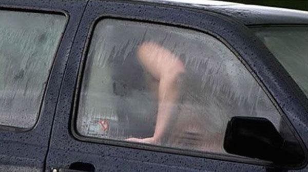 Cặp đôi chết vì ngộ độc khí khi đang sex trên xe hơi - 0 Cặp đôi chết vì ngộ độc khí khi đang sex trên xe hơi - 0