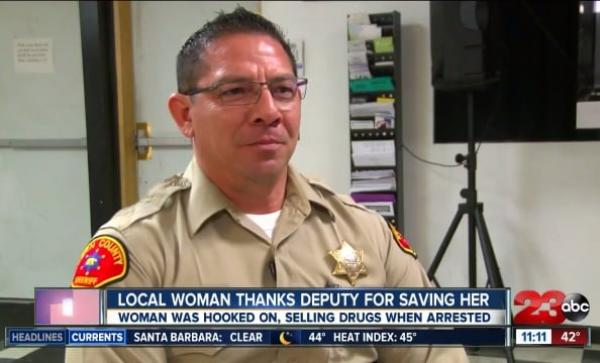 Gặp lại người cảnh sát 8 năm trước đưa mình vào tù, cô gái đã nói những lời không ngờ đến - 2 Gặp lại người cảnh sát 8 năm trước đưa mình vào tù, cô gái đã nói những lời không ngờ đến - 2