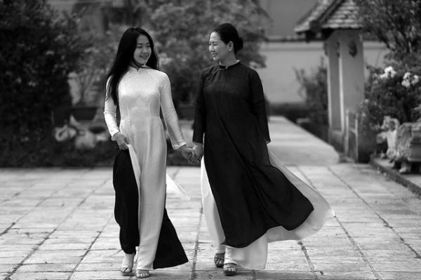 Nữ giám đốc Đoàn Thu Thủy dạy con gái: Đừng mua chiếc túi trị giá 300 đô mà trong đó không có gì cả - 2