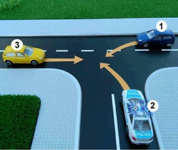 Câu hỏi ‘xe nào đi trước’ gây tranh cãi cộng đồng tài xế - 0