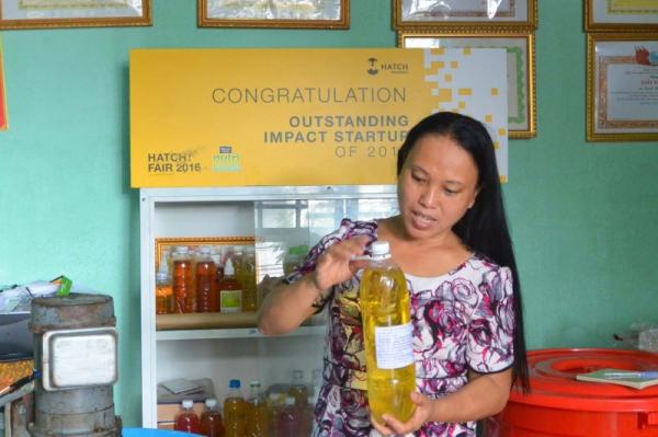 Một phụ nữ Việt biến rác thành nước rửa chén, từ chối 5 tỷ đồng bản quyền để giúp dân - 0 Một phụ nữ Việt biến rác thành nước rửa chén, từ chối 5 tỷ đồng bản quyền để giúp dân - 0