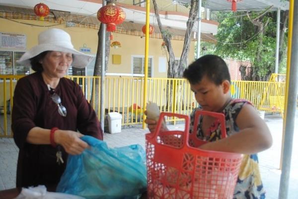 Vợ chồng Sài Gòn bỏ chục tỷ đồng xây khách sạn cho người vô gia cư - 2 Vợ chồng Sài Gòn bỏ chục tỷ đồng xây khách sạn cho người vô gia cư - 2
