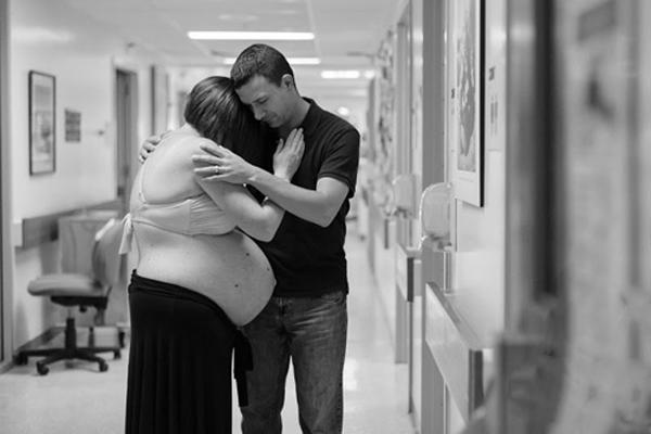 ‘Đáng lẽ ra anh phải…’ bức thư chồng viết cho vợ đã ‘ra đi’ khi sinh con khiến ai đọc cũng cay sống mũi - 1