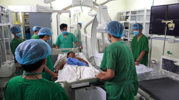 Máy bay trực thăng xuyên đêm ra Trường Sa cứu người - 0 Máy bay trực thăng xuyên đêm ra Trường Sa cứu người - 0