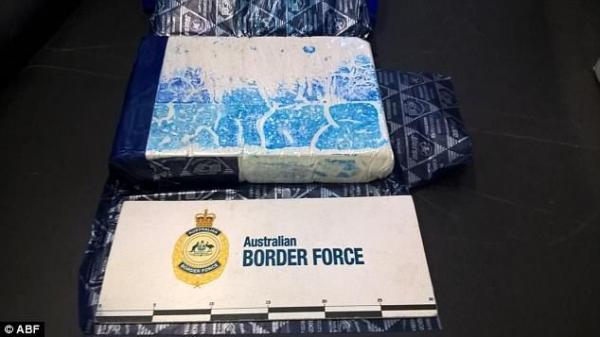 Một người Việt bị bắt cùng với 16kg heroin chuẩn bị được bán ra thị trường - 1 Một người Việt bị bắt cùng với 16kg heroin chuẩn bị được bán ra thị trường - 1