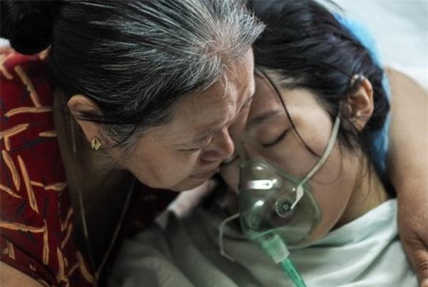 Nghẹn ngào giây phút sinh tử của những người mẹ bị ung thư: ‘Hãy sống thay phần mẹ, con nhé’ - 2 Nghẹn ngào giây phút sinh tử của những người mẹ bị ung thư: ‘Hãy sống thay phần mẹ, con nhé’ - 2