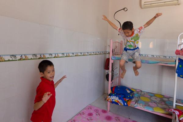 Người cha của 20 đứa trẻ cưu mang 200 bà bầu - 11 Người cha của 20 đứa trẻ cưu mang 200 bà bầu - 11
