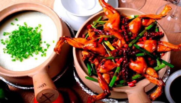 Những người nước ngoài tìm đường sang bán đồ ăn cho dân Việt: Người Mỹ bán thịt nướng, người Singapore qua kinh doanh cháo ếch - 1 Những người nước ngoài tìm đường sang bán đồ ăn cho dân Việt: Người Mỹ bán thịt nướng, người Singapore qua kinh doanh cháo ếch - 1