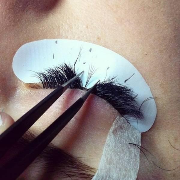 Nối mi giả: Chị em cẩn thận với nguy cơ mù mắt - 0 Nối mi giả: Chị em cẩn thận với nguy cơ mù mắt - 0