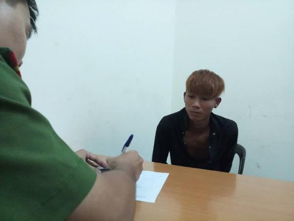 Tạm giữ hai đối tượng cướp tài sản đâm trọng thương người dân khi bị truy đuổi - 1 Tạm giữ hai đối tượng cướp tài sản đâm trọng thương người dân khi bị truy đuổi - 1