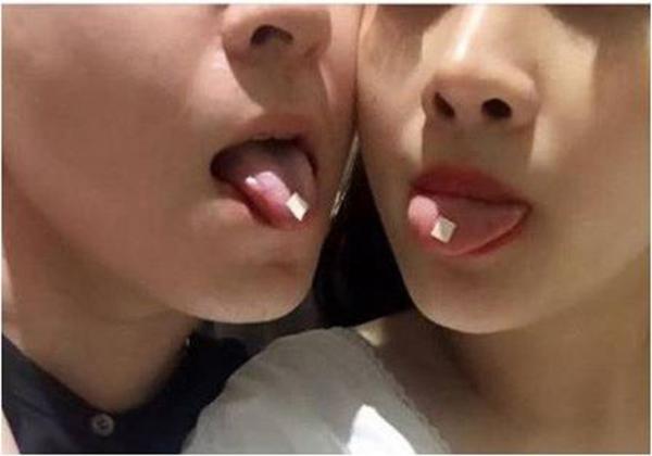 Tem giấy tẩm LSD dân chơi sử dụng: Chất ma túy phụ huynh cần hiểu rõ - 2 Tem giấy tẩm LSD dân chơi sử dụng: Chất ma túy phụ huynh cần hiểu rõ - 2
