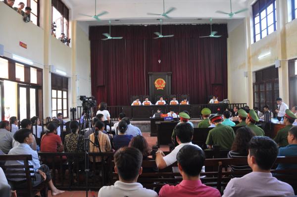 Toàn cảnh 4 ngày xét xử bác sĩ Hoàng Công Lương - 0 Toàn cảnh 4 ngày xét xử bác sĩ Hoàng Công Lương - 0