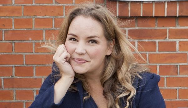 Trò chuyện với một người vô gia cư, người phụ nữ không ngờ cuộc đời mình hoàn toàn thay đổi 10 năm sau đó chỉ vì “đôi mắt nâu tuyệt đẹp” - 1 Trò chuyện với một người vô gia cư, người phụ nữ không ngờ cuộc đời mình hoàn toàn thay đổi 10 năm sau đó chỉ vì “đôi mắt nâu tuyệt đẹp” - 1