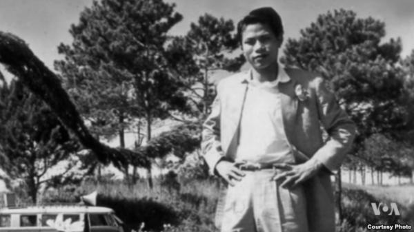 Tỷ phú Hoàng Kiều từng ‘buôn’ rau răm ở Mỹ - 2 Tỷ phú Hoàng Kiều từng ‘buôn’ rau răm ở Mỹ - 2