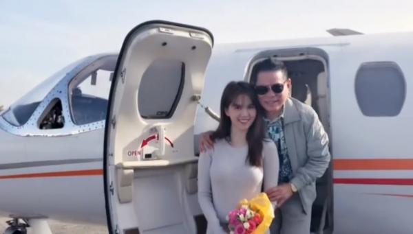 Tỷ phú Hoàng Kiều từng ‘buôn’ rau răm ở Mỹ - 3 Tỷ phú Hoàng Kiều từng ‘buôn’ rau răm ở Mỹ - 3