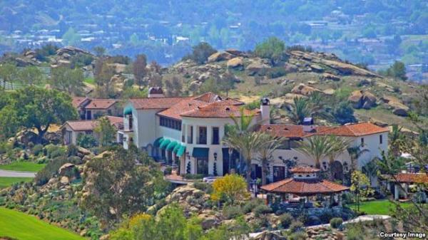 Tỷ phú Hoàng Kiều từng ‘buôn’ rau răm ở Mỹ - 4 Tỷ phú Hoàng Kiều từng ‘buôn’ rau răm ở Mỹ - 4