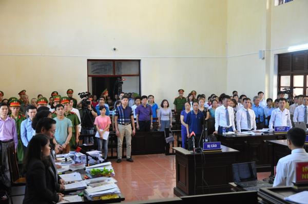 Vụ xét xử BS Hoàng Công Lương: Nguyên GĐ BVĐK tỉnh vẫn vắng mặt - 1 Vụ xét xử BS Hoàng Công Lương: Nguyên GĐ BVĐK tỉnh vẫn vắng mặt - 1