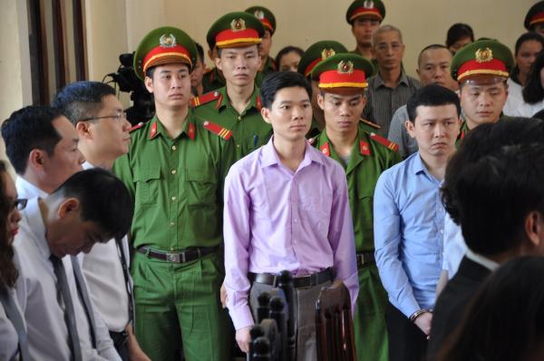 Vụ xét xử BS Hoàng Công Lương: Nguyên GĐ BVĐK tỉnh vẫn vắng mặt - 0 Vụ xét xử BS Hoàng Công Lương: Nguyên GĐ BVĐK tỉnh vẫn vắng mặt - 0