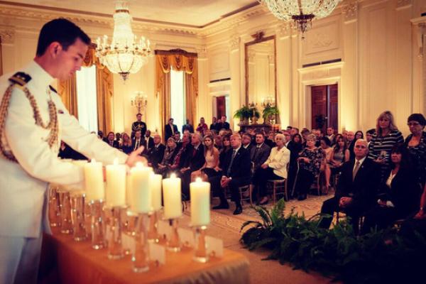 Bà Melania Trump tái xuất lạ lùng, bí ẩn càng dâng cao - 1