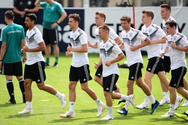 Đa số người dân Đức muốn Thủ tướng Merkel tới Nga cổ vũ đội nhà - 0 Đa số người dân Đức muốn Thủ tướng Merkel tới Nga cổ vũ đội nhà - 0