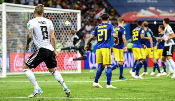 Xem lại bàn thắng “kinh điển” giải cứu tuyển Đức của Toni Kroos qua ảnh - 4 Xem lại bàn thắng “kinh điển” giải cứu tuyển Đức của Toni Kroos qua ảnh - 4