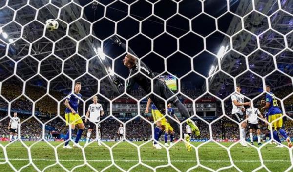 Xem lại bàn thắng “kinh điển” giải cứu tuyển Đức của Toni Kroos qua ảnh - 3 Xem lại bàn thắng “kinh điển” giải cứu tuyển Đức của Toni Kroos qua ảnh - 3