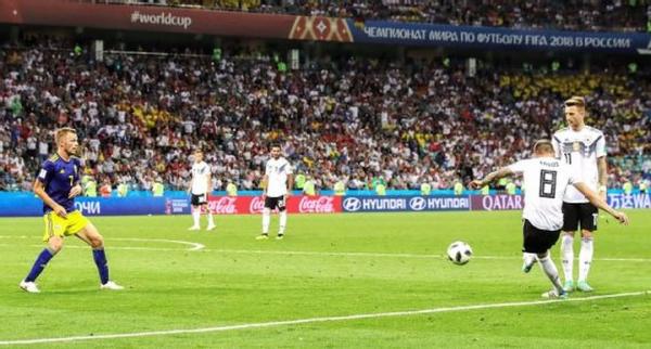 Xem lại bàn thắng “kinh điển” giải cứu tuyển Đức của Toni Kroos qua ảnh - 1 Xem lại bàn thắng “kinh điển” giải cứu tuyển Đức của Toni Kroos qua ảnh - 1