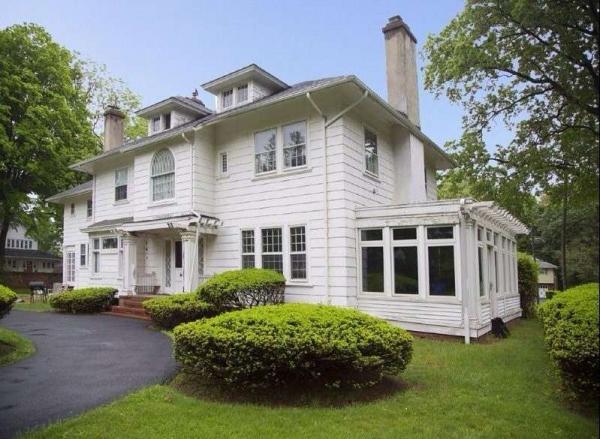 Chuyện lạ: Rao bán nhà 370 mét vuông giá 10 đô la - 1