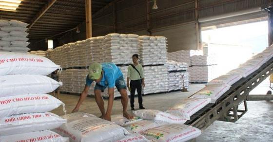 42 2 Nong San Viet Lo Sot Vo Truoc Cuoc Chien Thuong Mai Trung   My