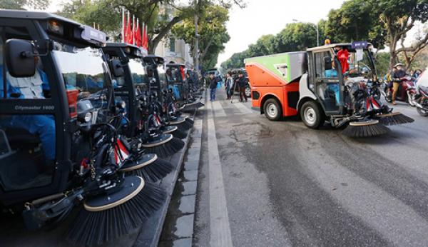 Điều khiển xe quét rác không chuẩn, Hà Nội cho công nhân sang Đức tập huấn - 0 Điều khiển xe quét rác không chuẩn, Hà Nội cho công nhân sang Đức tập huấn - 0