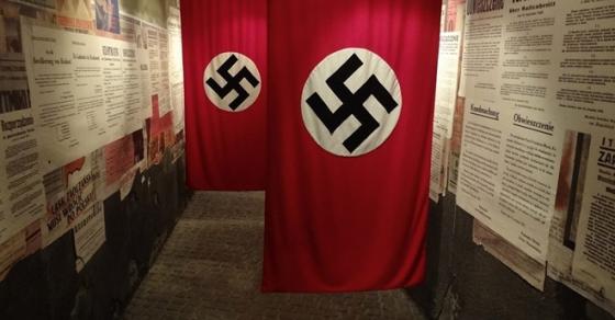 42 1 Duc Bo Lenh Cam Bieu Tuong Phat Xit Trong Tro Choi Dien Tu