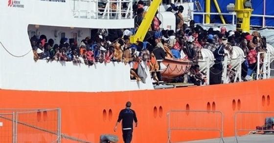 42 1 5 Nuoc Chau Au Dat Thoa Thuan Nhan Nguoi Di Cu Tren Tau Cuu Ho Aquarius