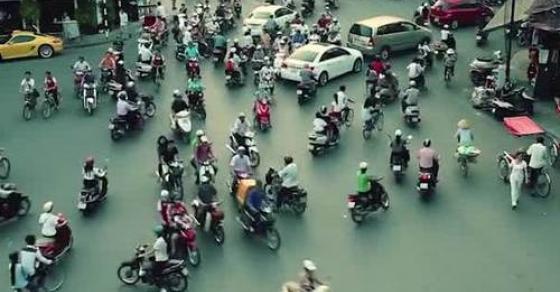 42 1 Video Quay Duong Pho Ha Noi Khien Khach Tay Khong Tin Co That