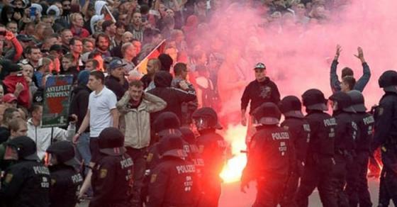 42 1 Bieu Tinh Chong Nguoi Nuoc Ngoai Bung Phat Thanh Bao Luc Tai Duc