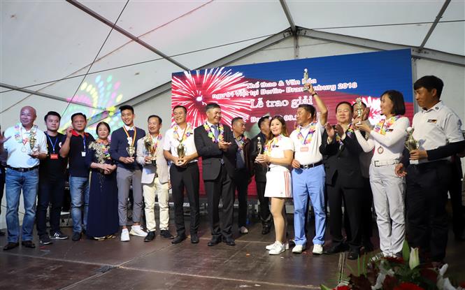 nguoi viet tai duc to chuc ngay hoi the thao va van hoa