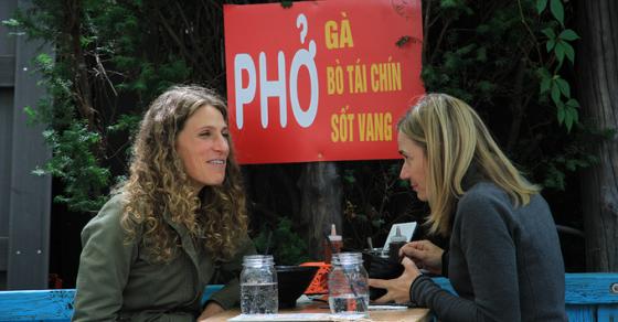 42 11 Chuoi Cua Hang Banh My Nhu Viet Nam Thu Nho Giua Long Nuoc Duc