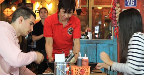 42 4 Chuoi Cua Hang Banh My Nhu Viet Nam Thu Nho Giua Long Nuoc Duc