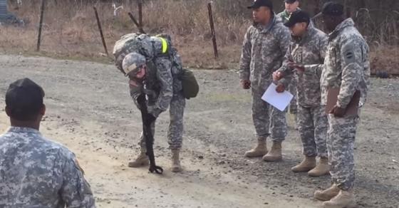 42 3 Nu Binh Sy Thi Di Bo 20 Km Khi Sap Ve Dich Doi Chan Mem Nhun Nhung Y Chi Cua Co Khien Moi Nguoi Kham Phuc