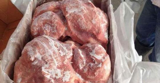 Thịt mới lấy ra từ tủ lạnh đừng vội ngâm nước, mách bạn chiêu này chỉ 5 phút là đủ để rã đông