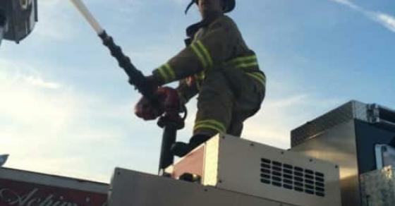 42 2 Co Gai Tre Am Tham Tra Tien Cho 2 Linh Cuu Hoa Va Cai Ket Xuc Dong