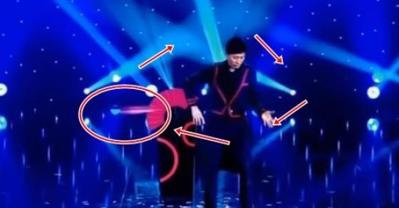 Thế giới không có người thứ 2 làm được điều này! Cả triệu người bị cây quạt ‘thôi miên’ chỉ biết trợn mắt vỗ tay không ngừng