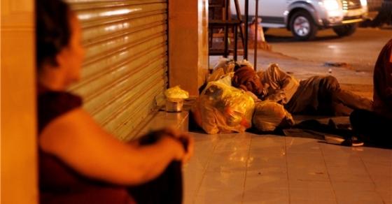 42 10 17 Hinh Anh Khien Ban Ngung Than Van Vi Nhan Ra Minh Van Co Qua Nhieu May Man