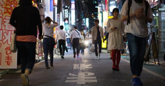 42 2 Mot The He Co Don Tai Nhat Ban Nhieu Nguoi Tre Tim Den Tu Tu Tap The Nguoi Gia Buon Tui Tu Gia Cuoc Doi Ma Chang Ai Hay